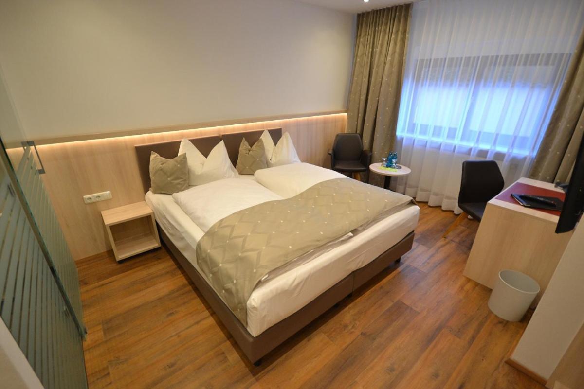 Hotel-gasthof Weisses Ross 3* Schwaig bei Nürnberg